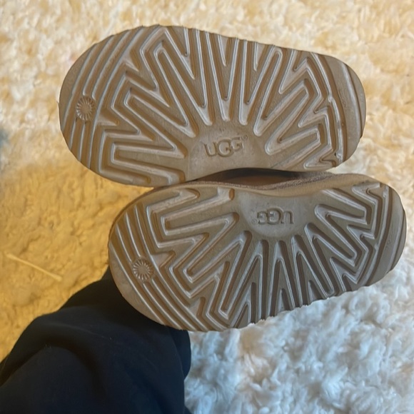 Baby fur ugg boots - Picture 3 of 3